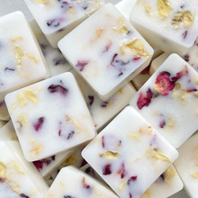 Load image into Gallery viewer, Frosted Rose Wonderland Botanical Wax Melts
